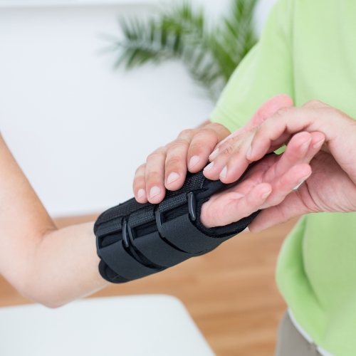wrist-pain-relief-Recovery-Physical-Therapy-New-York-Larchmont-NY-Millburn-NJ
